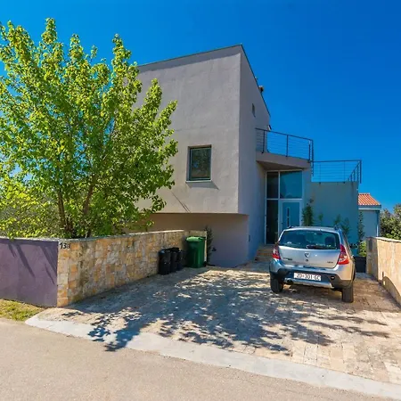 Fabulous Apartment, Charming Garden, Close To The Beach *