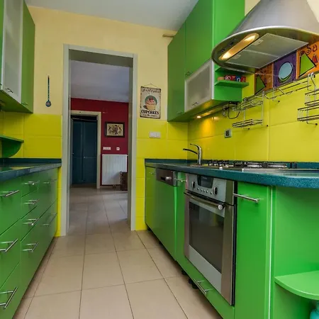 Fabulous Apartment, Charming Garden, Close To The Beach