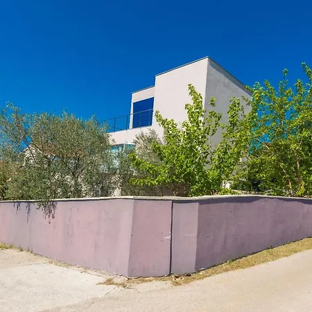 Fabulous Apartment, Charming Garden, Close To The Beach