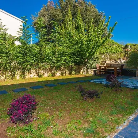 Apartment Fabulous Apartment, Charming Garden, Close To The Beach Zadar