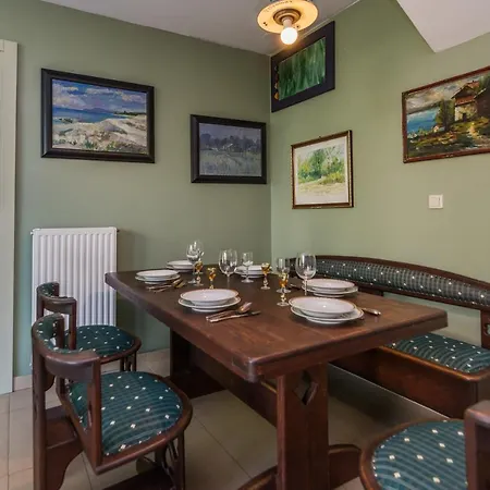 Fabulous Apartment, Charming Garden, Close To The Beach Apartment