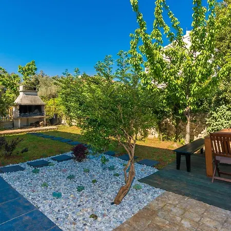 Fabulous Apartment, Charming Garden, Close To The Beach